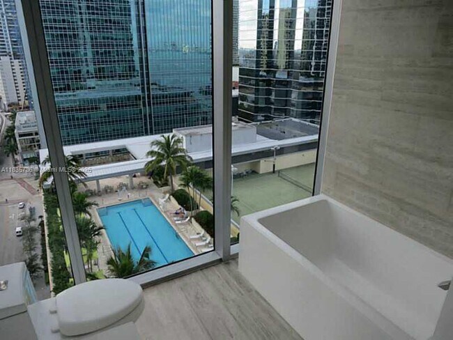Building Photo - 1300 Brickell Bay Dr