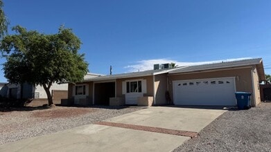 Building Photo - LONG TERM! 3 Bedroom 3 Bath Pool Home!