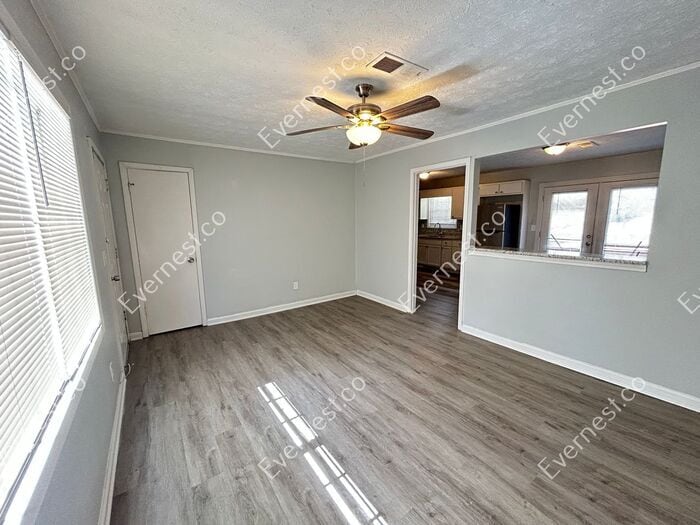Building Photo - 239 Bellwood Ln
