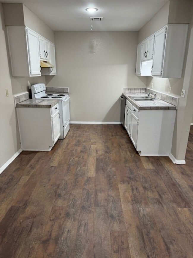 Building Photo - 719 Acorn Dr