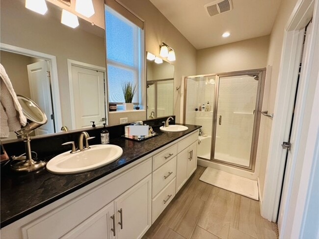 Building Photo - $2,395 Tesoro Viejo Gorgeous 2 Bed + Offic...