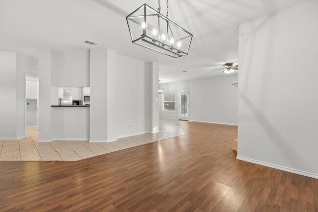 Building Photo - 704 Ridgmar Rd