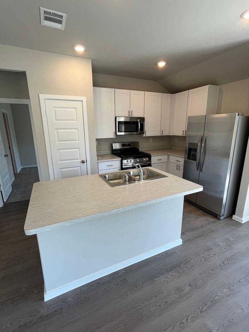 Building Photo - 25553 Blossom Ct