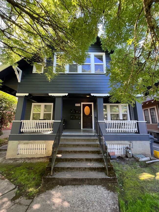 Building Photo - Very unique upper 1bed, great location! Ta...
