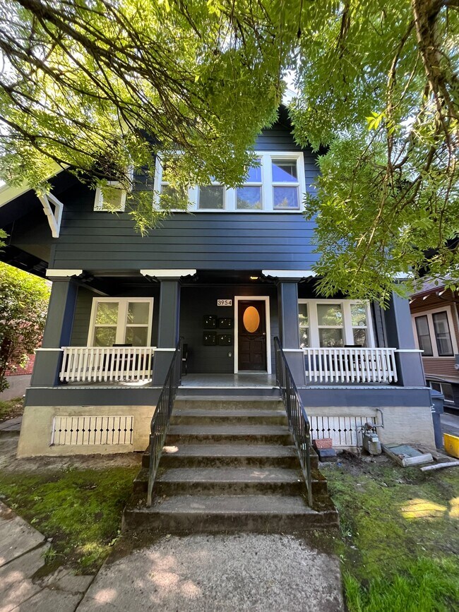 Primary Photo - Very unique upper 1bed, great location! Ta...