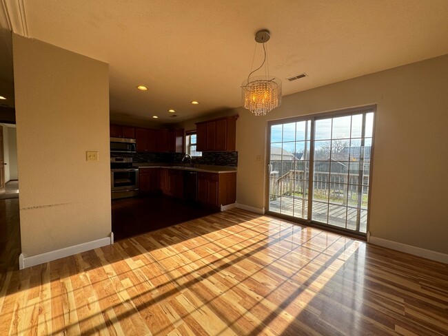 Building Photo - Summit’s Pass Beauty – Updated 3BR/2BA wit...