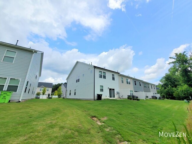 Building Photo - 227 Sweetbay Tree Dr