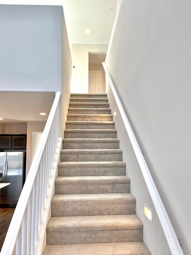 Building Photo - MOVE IN SPECIALS!! 2 Master Suites Open Ceiling Modern Home for RENT!