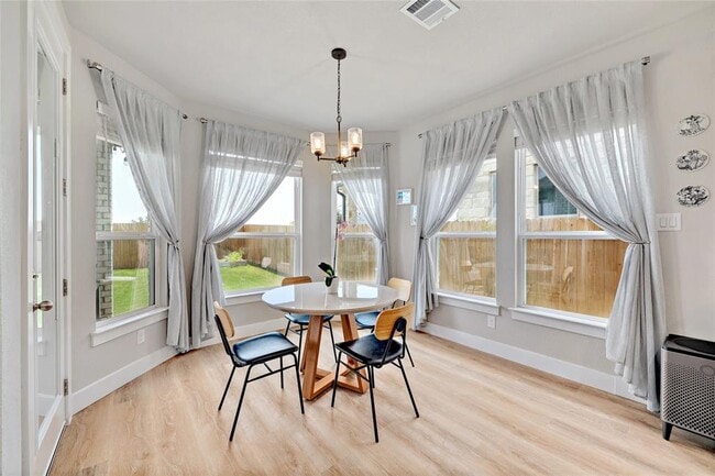 Building Photo - 317 Rock Knl St