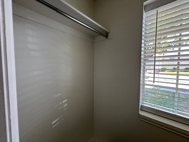 Building Photo - DARLING TOWNHOME FOR RENT!