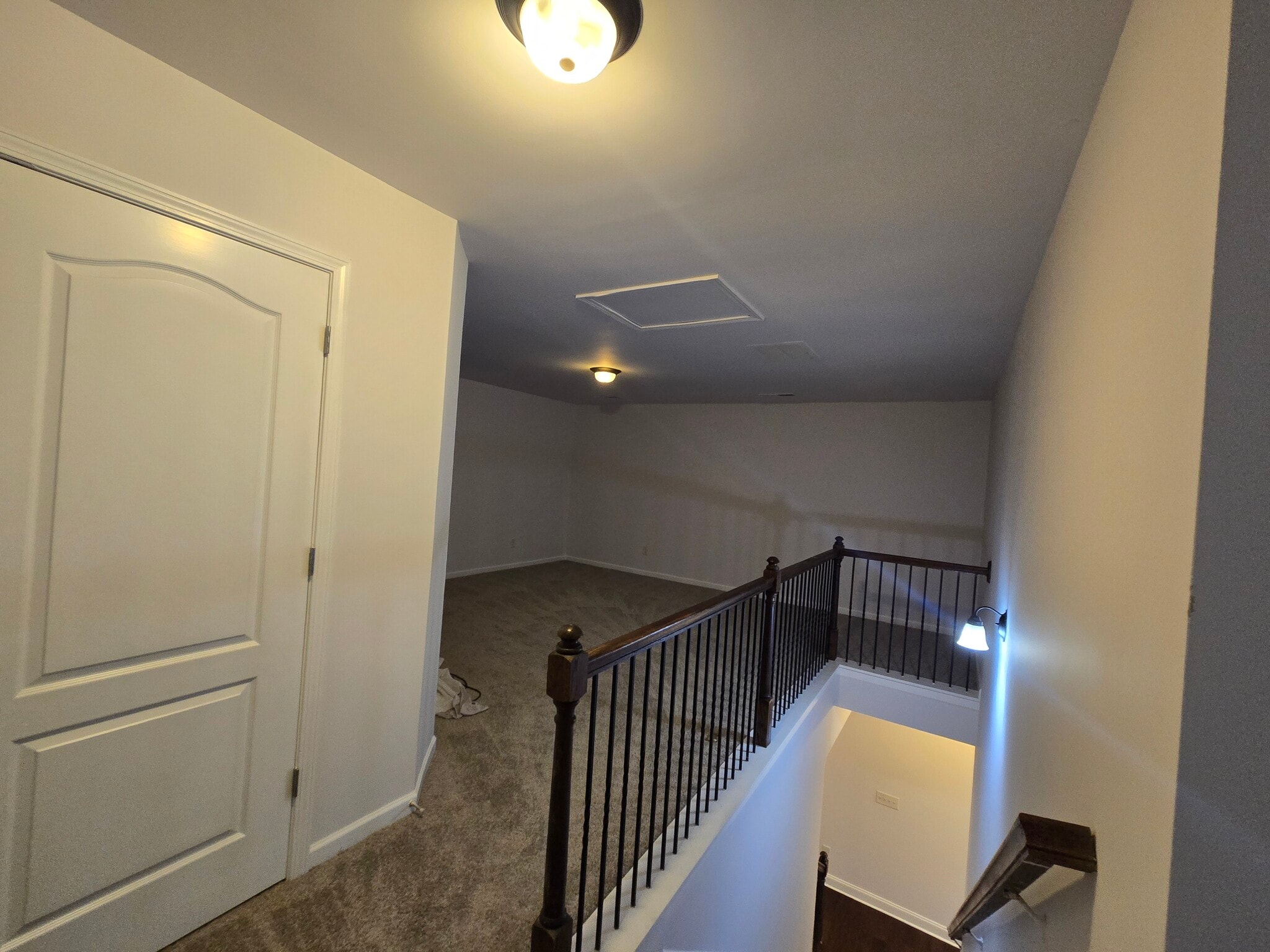 Building Photo - 2470 Whiteoak Run SE