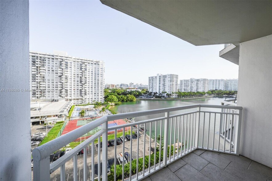 Building Photo - 18071 Biscayne Blvd
