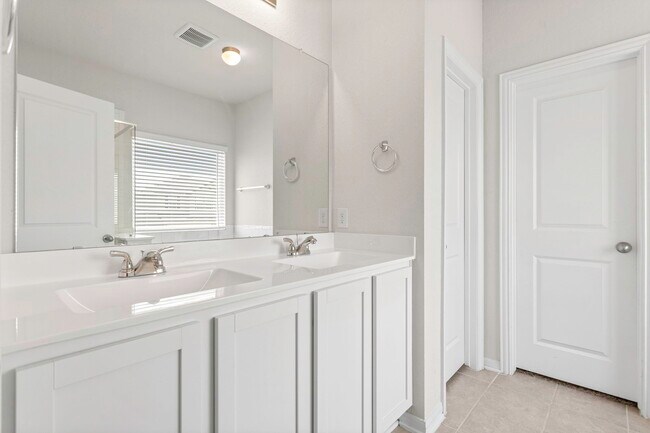 Building Photo - 2625 Lupton Leap