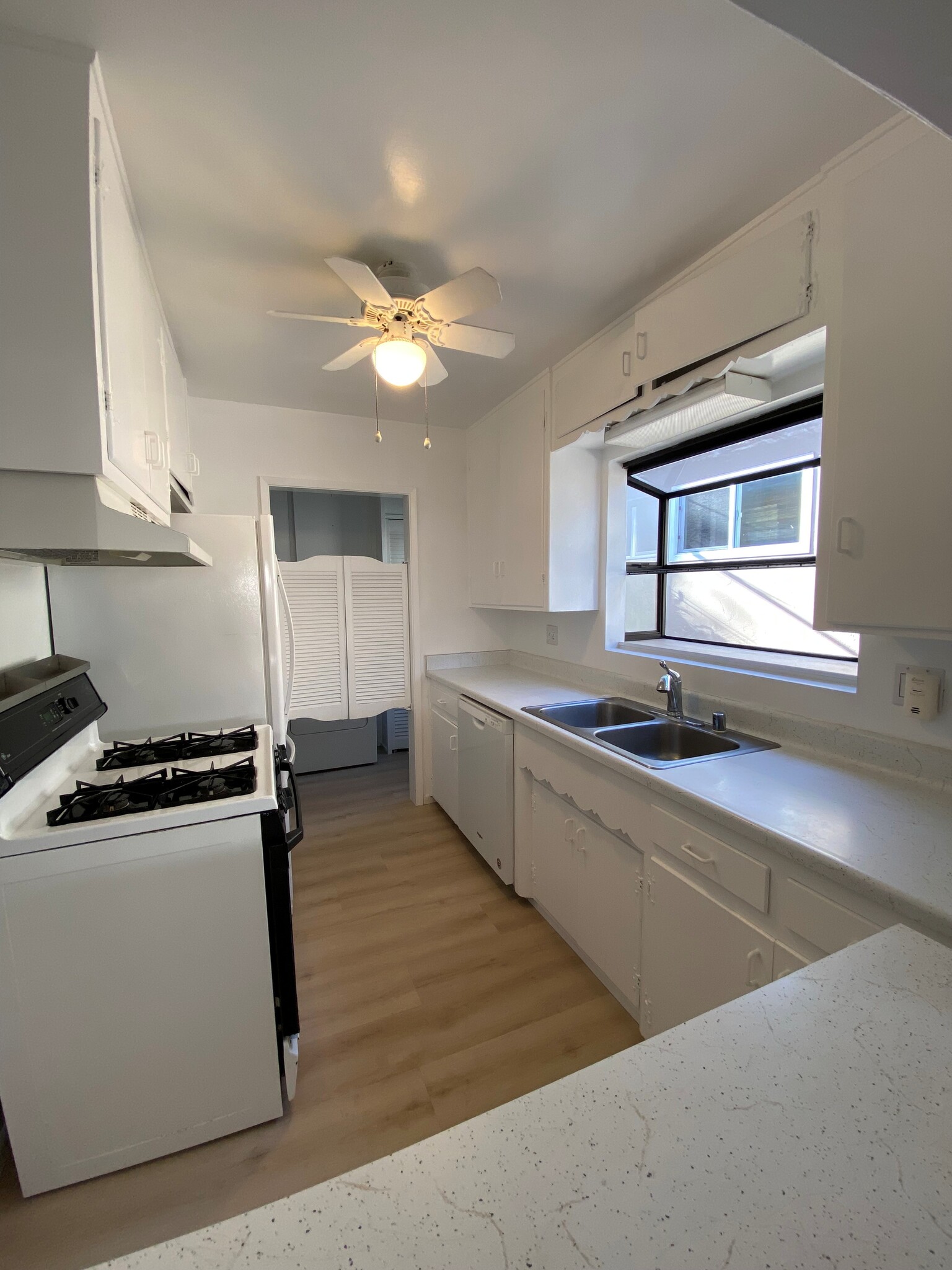 Kitchen featuring oven with stove top and dishwasher - 1976 Missouri St