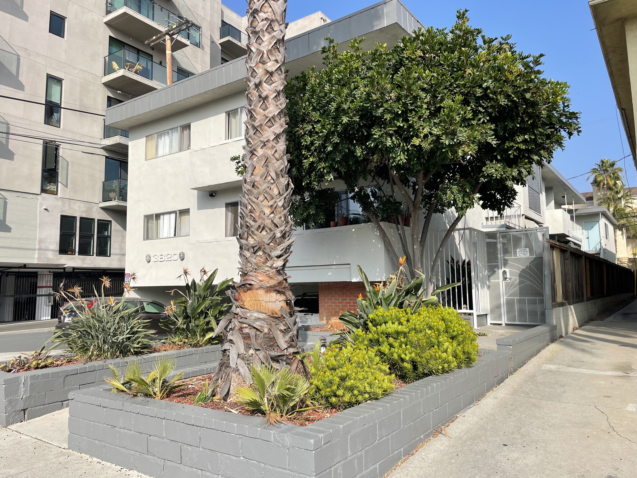 Building Photo - 3820 Mentone Ave