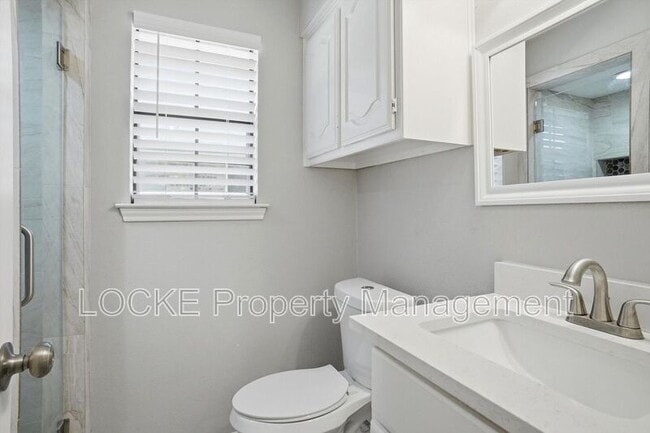 Building Photo - 2212 Valcourt Dr