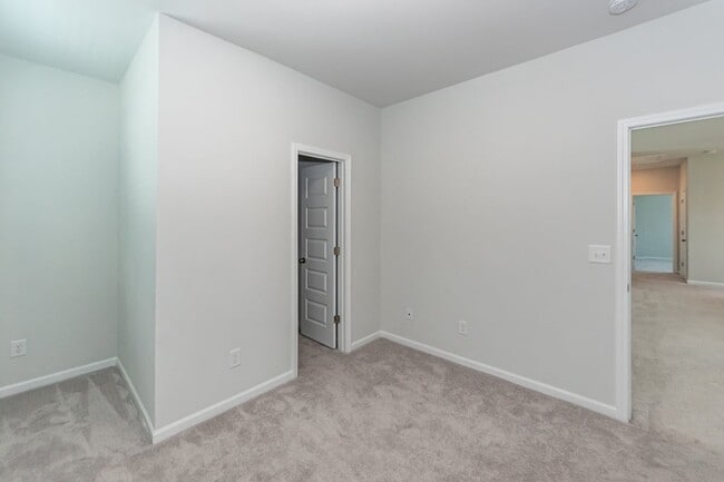 Building Photo - 214 Narrowleaf Ave