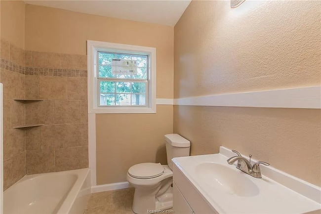 Building Photo - 905 N Banks St