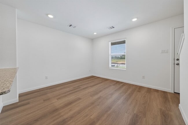 Building Photo - 2065 E Gemini Dr