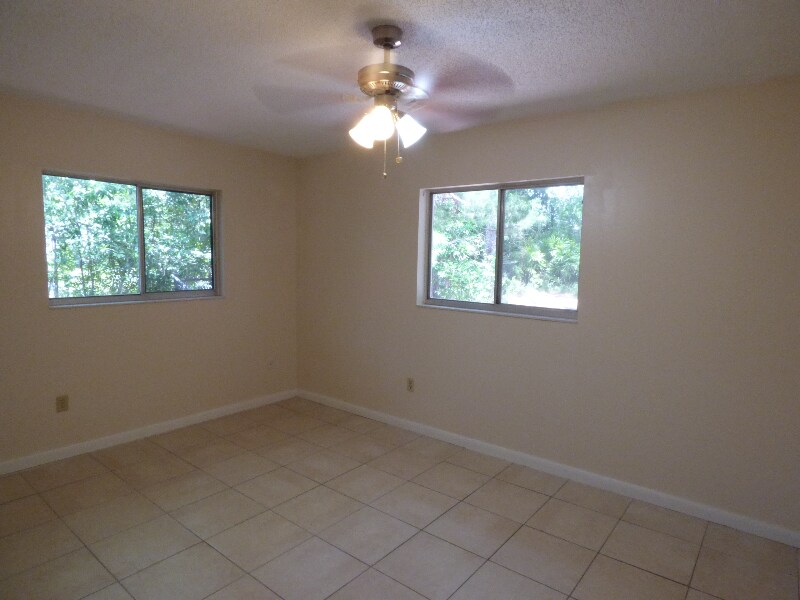 Building Photo - 795 Sweetbrier Dr