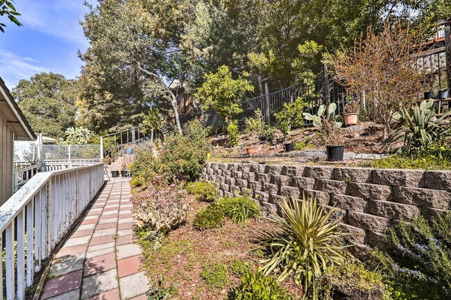 Building Photo - 9360 Mountain Blvd