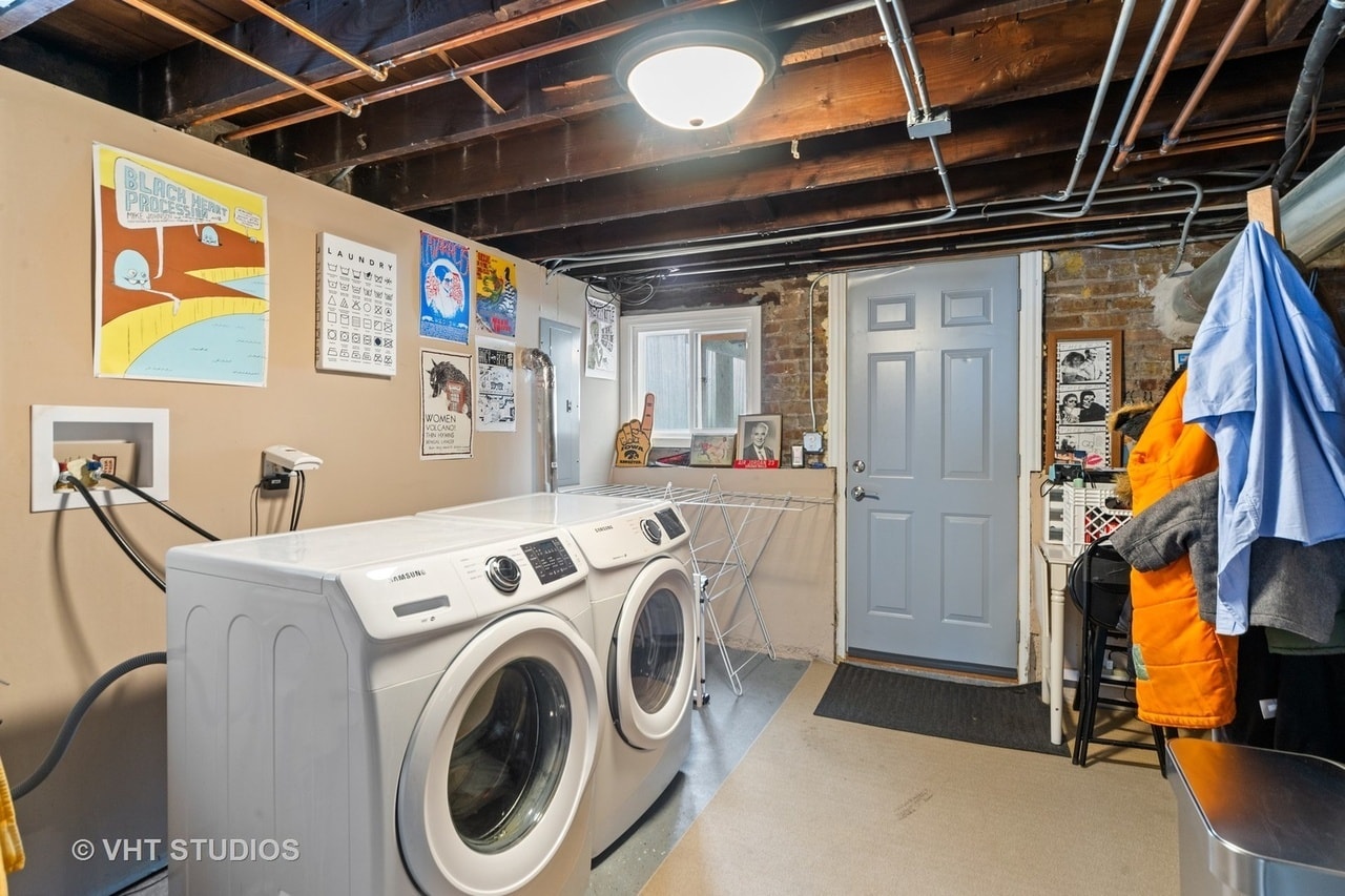 Building Photo - 3018 N Kostner Ave