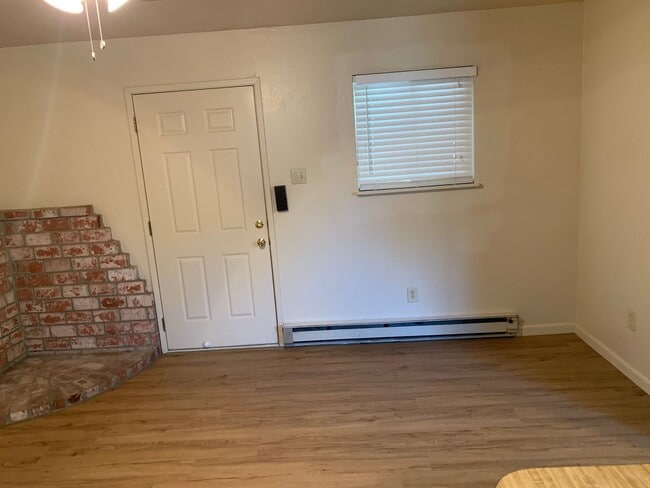 Building Photo - HALLOWEEN SPECIAL - 2 WEEKS FREE RENT!!