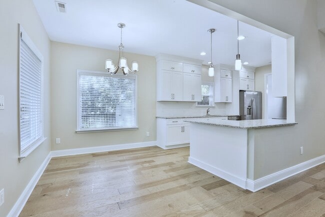 Breakfast Nook/Bar - 300 Vendella Cir