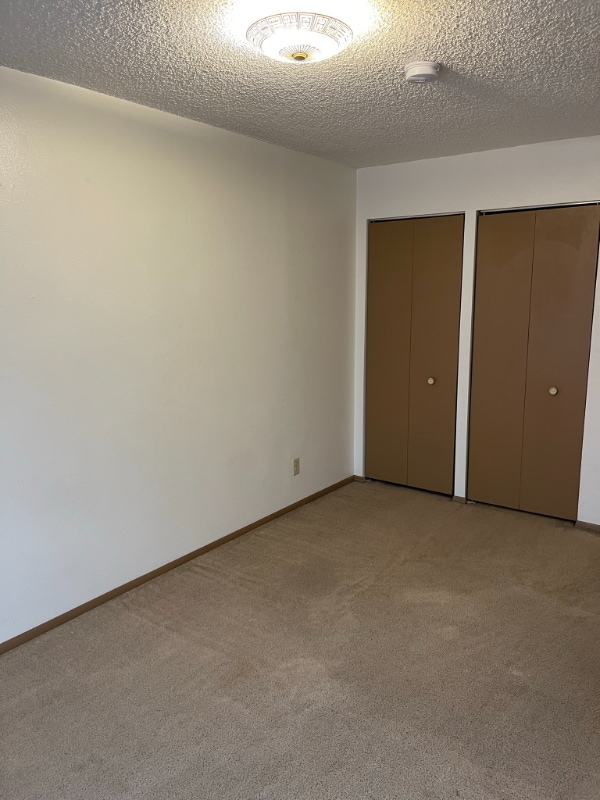 Building Photo - 932 E Washington St