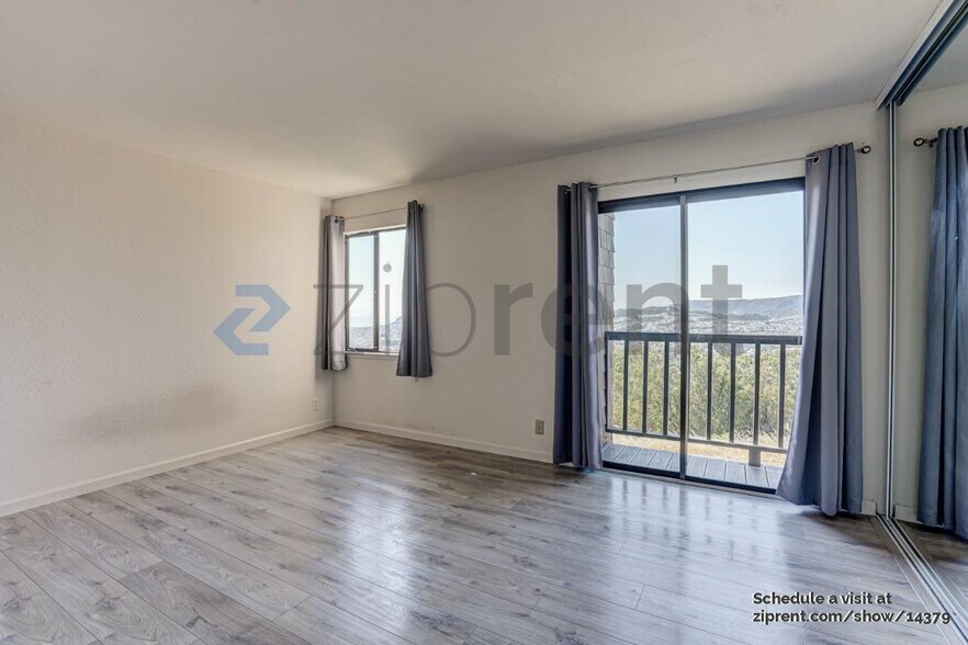 Building Photo - Unit