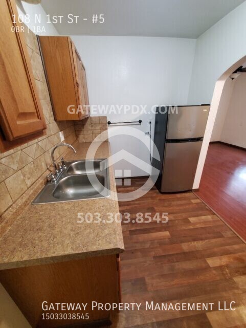 Building Photo - 108 N 1st St