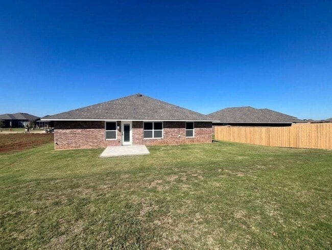 Building Photo - Beautiful 3 Bed Home in The Grove | Move-In Ready