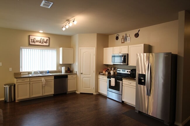 Building Photo - Cozy 4 Bedroom2 Bath Home in West Tyler!
