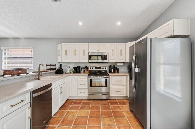 Building Photo - 10332 Islander Dr