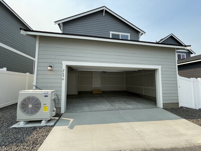 Building Photo - 2696 N Red Shoulder Ln