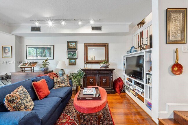 Building Photo - 4905 SW 71st Pl