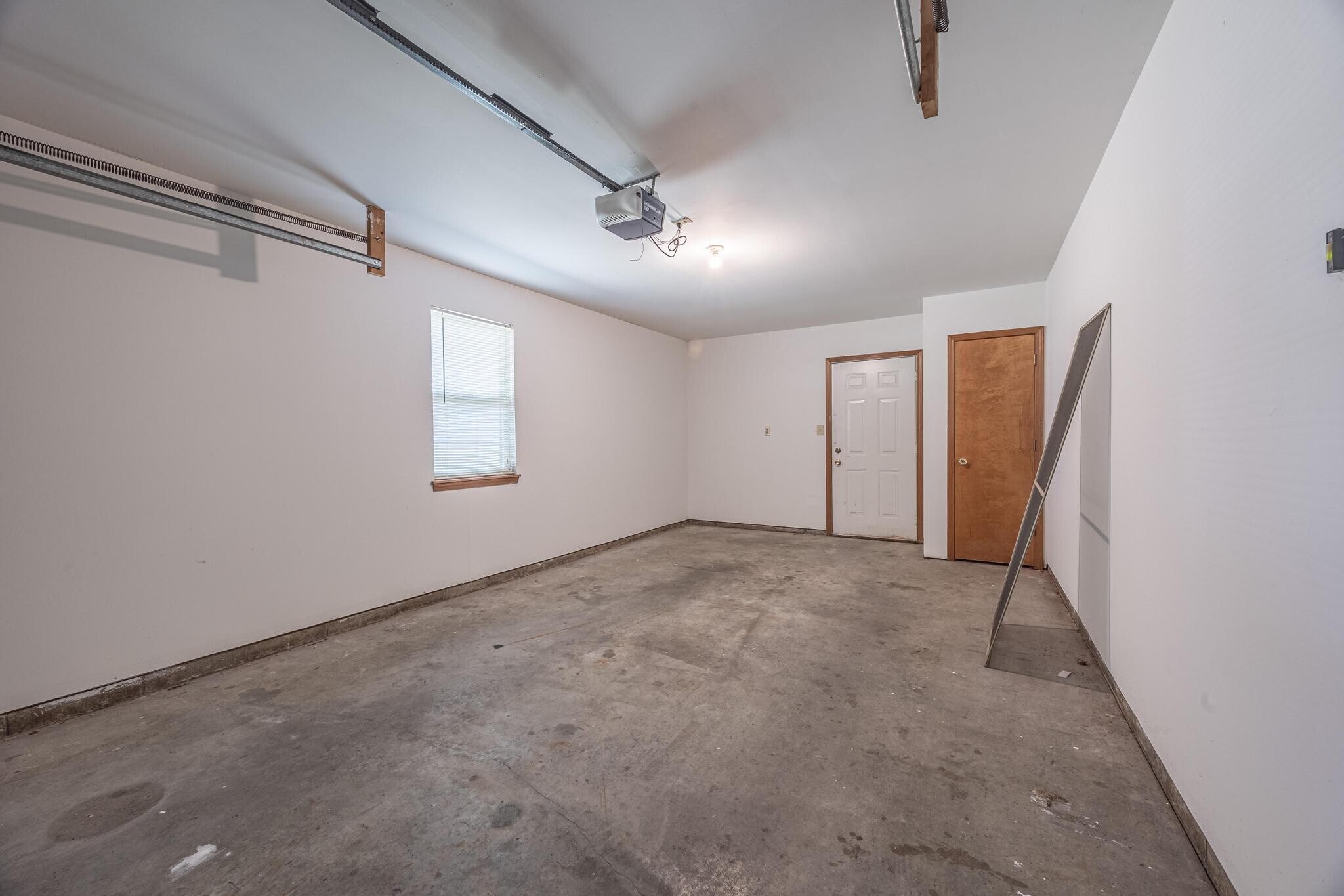 Building Photo - 10854 Country Club Rd