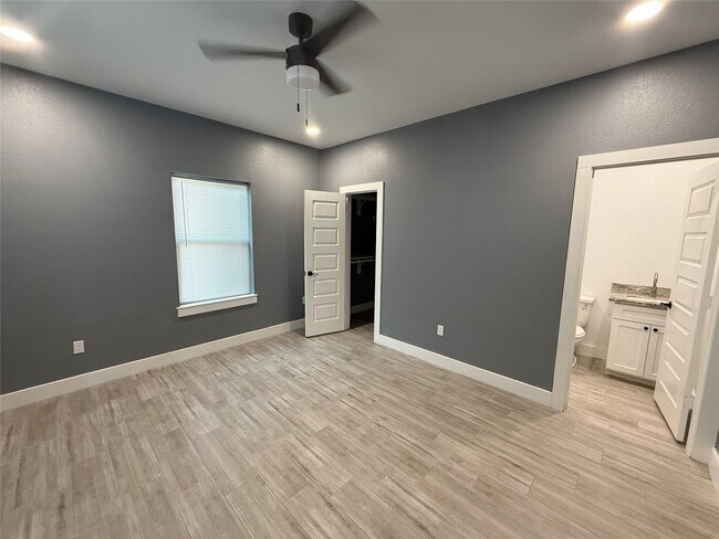Building Photo - 9815 Garcroft St