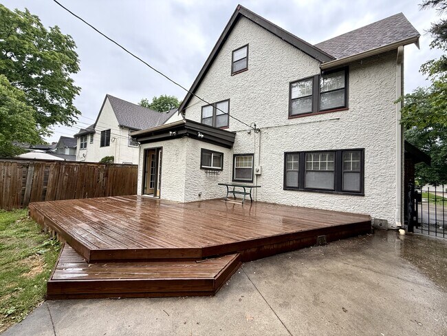 Building Photo - 429 W 70th Terrace