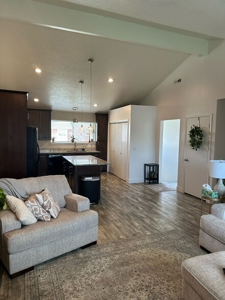 Building Photo - 2217 Bonniebrook Dr