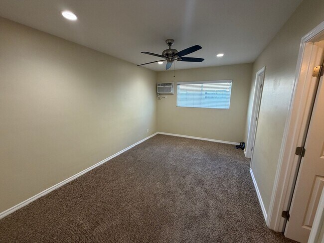 Building Photo - 2227 E Westport Dr