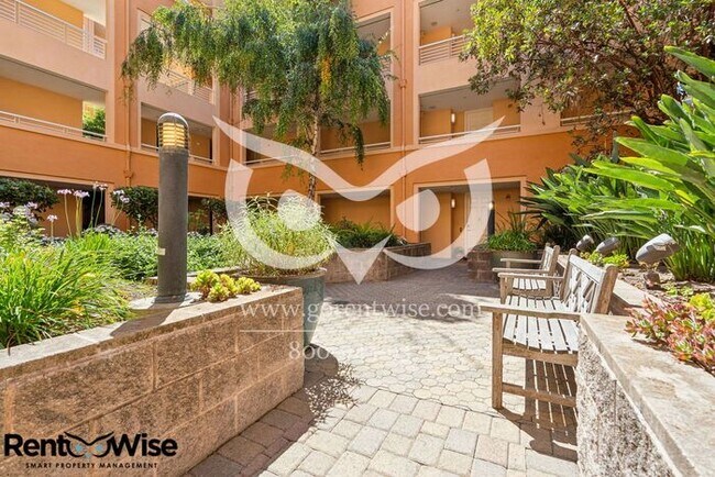 Building Photo - 401 Crescent Ct