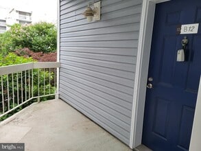 Building Photo - 3178 Summit Square Dr