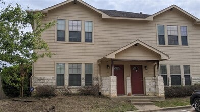Building Photo - 114 Sendero Dr