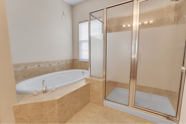 Building Photo - 9329 Lenox Pointe Dr