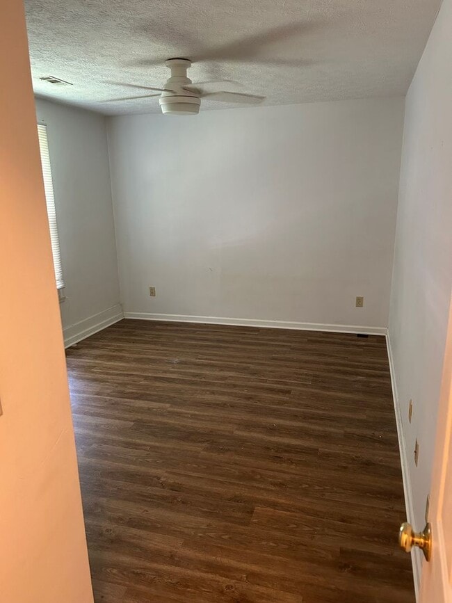 Building Photo - Bungalow Near Downtown Bloomington – 3 Bed...