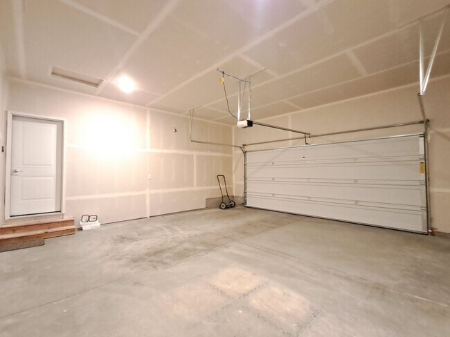 Building Photo - 5428 E Bridgeport Ct