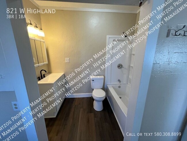 Building Photo - 821 W Highland-