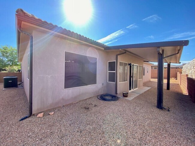 Building Photo - SPACIOUS HURRICANE HOME FOR RENT