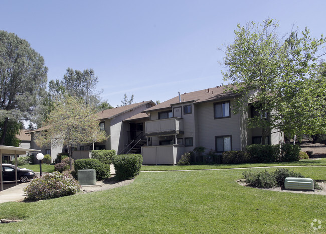 Building Photo - Evergreen Apartments